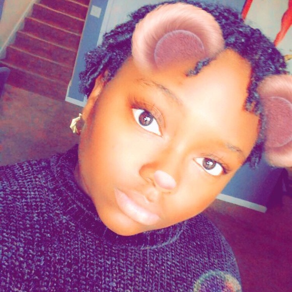 Meet your Posher, Dominique - Picture 1 of 1